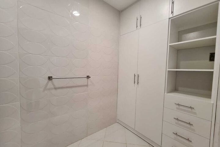 Room 16 of 190