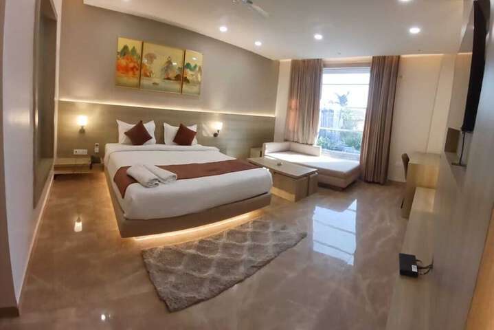 Room 8 of 60