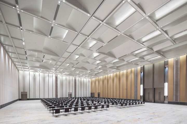 Ballroom/Hall 132 of 251