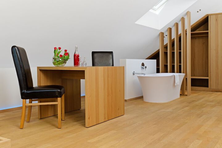 Room 4 of 86
