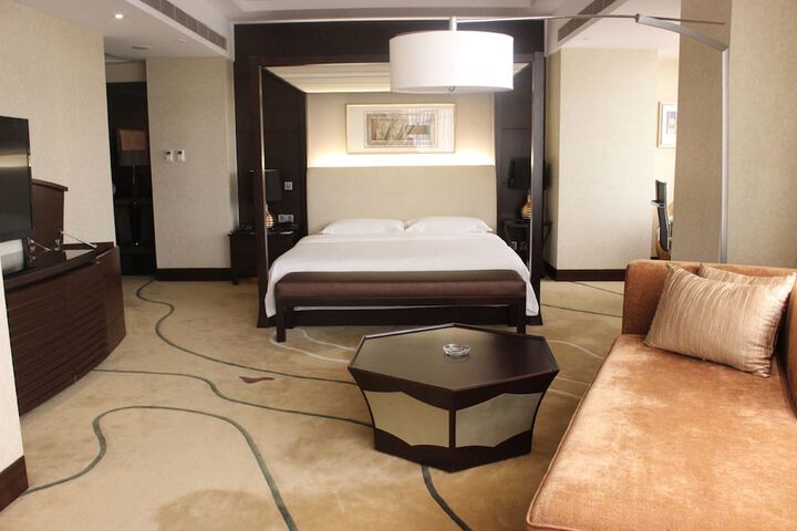Room 5 of 66