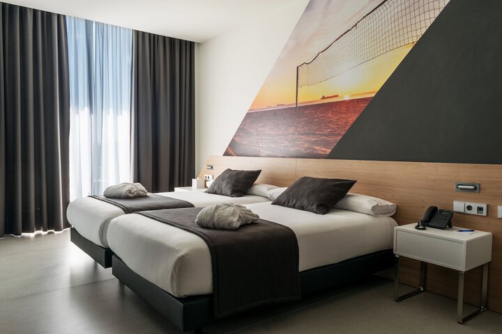 Room 12 of 93