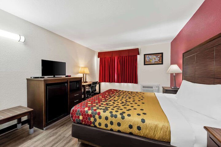 Room 10 of 29