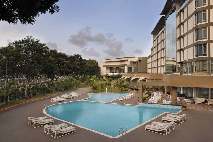 Hotel Pool
