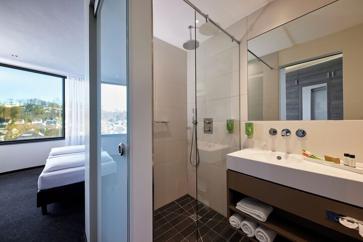 Room 8 of 42