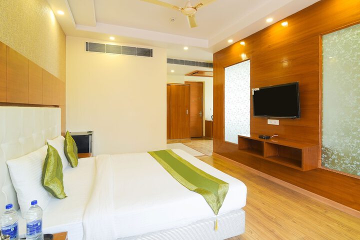 Room 10 of 25
