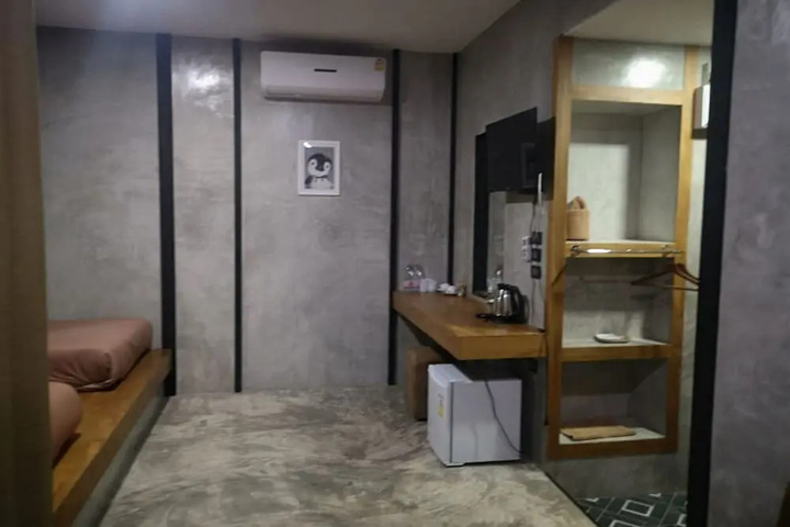 Room 3 of 10