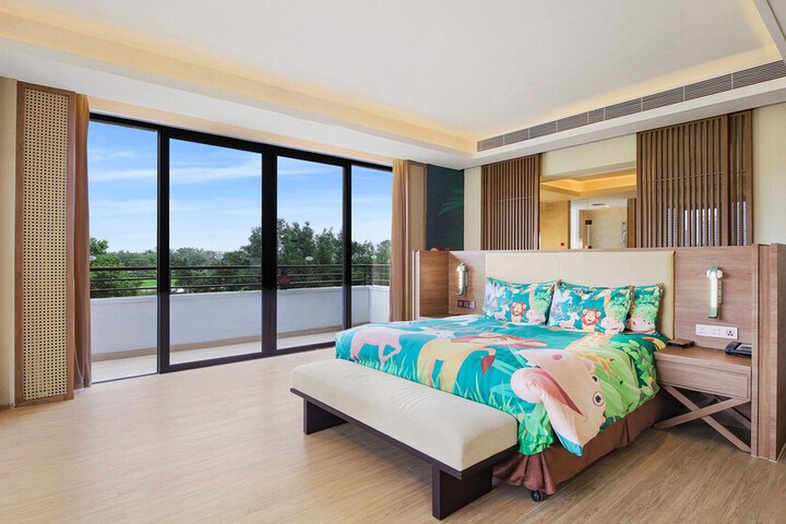 Room 28 of 163