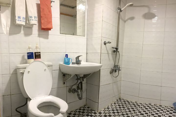 Room 17 of 22