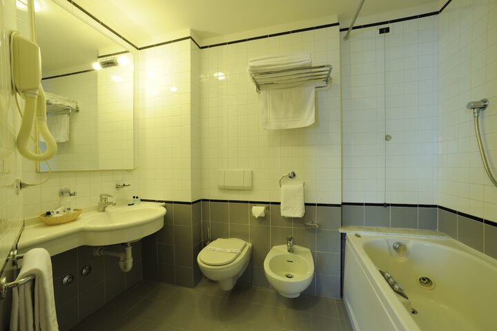 Room 47 of 75