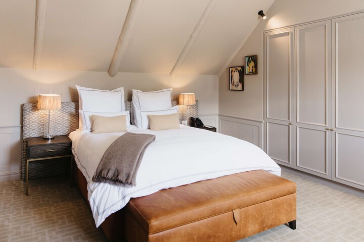 Room 42 of 57