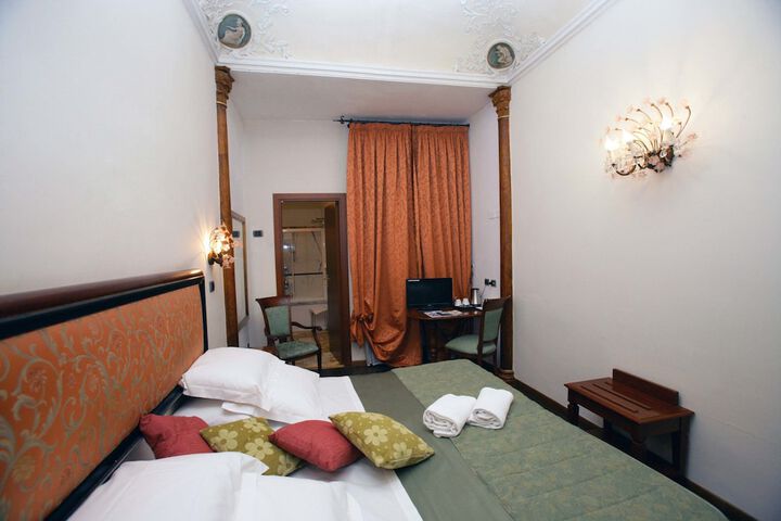 Room 42 of 98