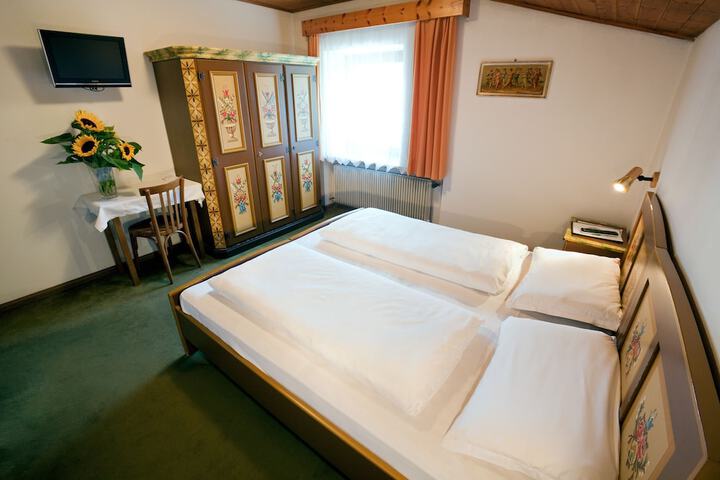 Room 4 of 31
