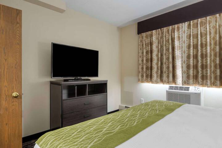 1 King Bed (13 of 19)