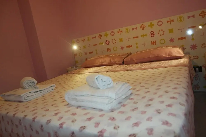 Room 2 of 8