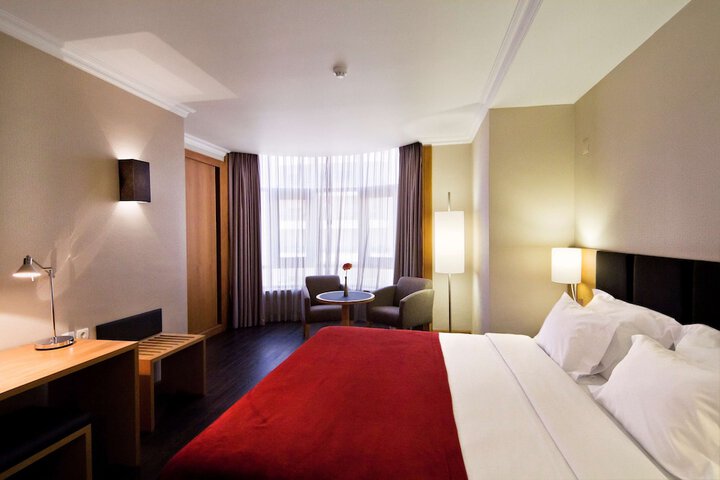 Room 16 of 48