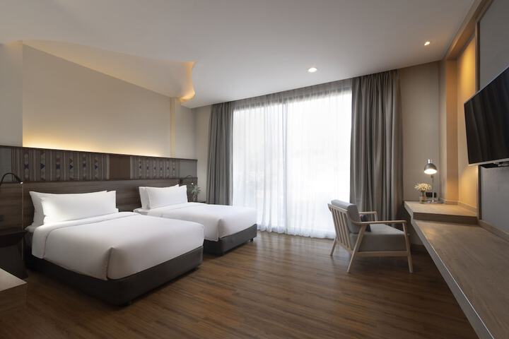 Room 7 of 42