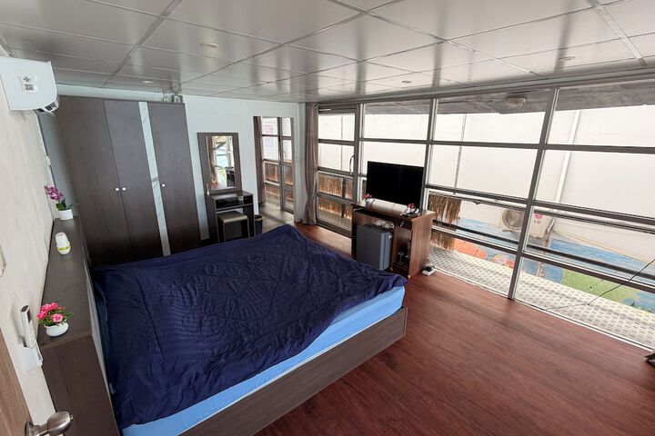 Room 2 of 52