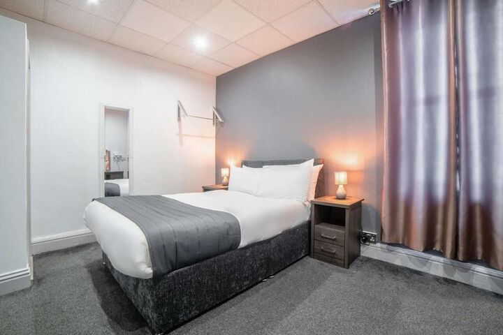 Room 11 of 48