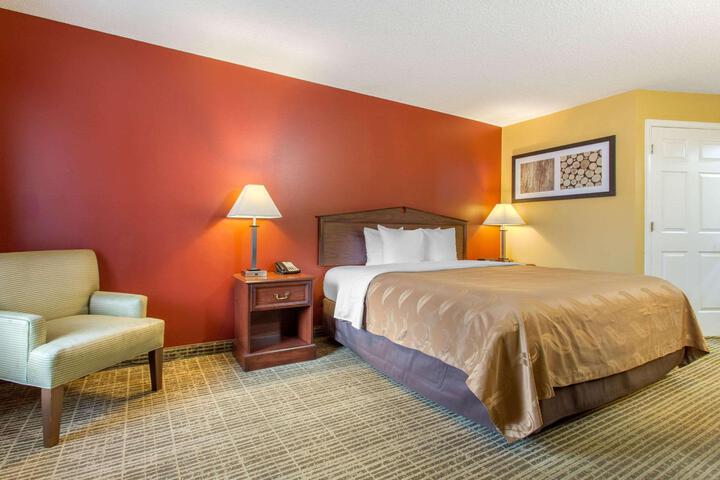 1 King Bed (1 of 11)