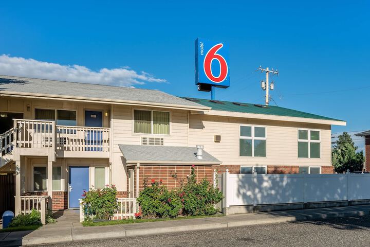 Hotel Exterior 103 of 154