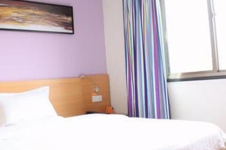 Room 6 of 10