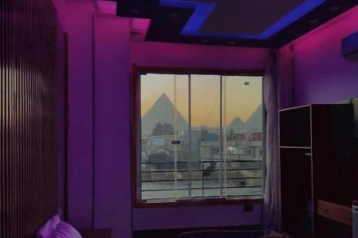 Room 9 of 18