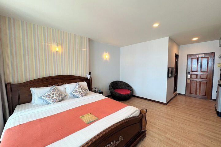 Room 106 of 211