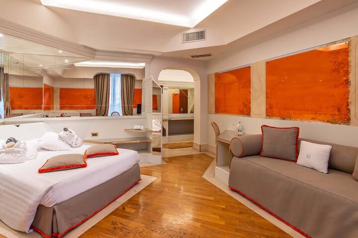 Room 52 of 174