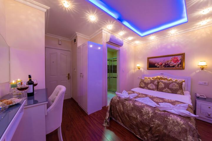 Room 2 of 65