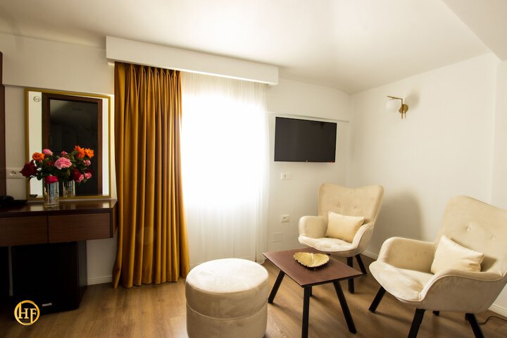 Room 9 of 30