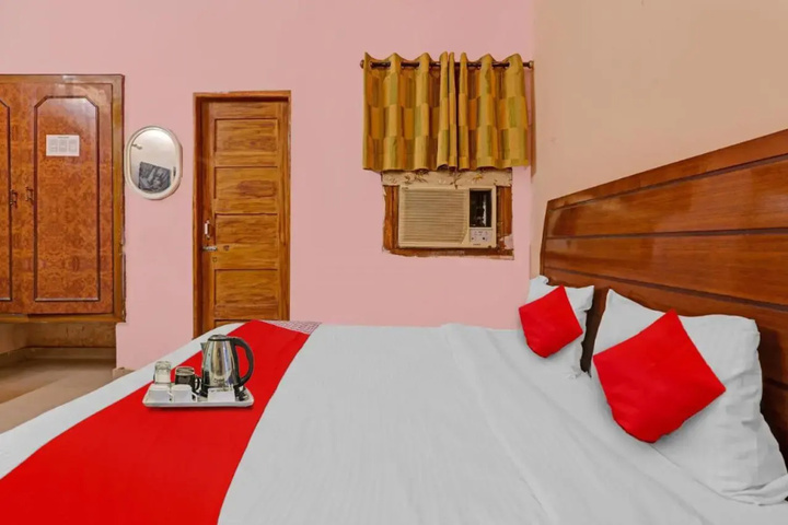 Room 6 of 13