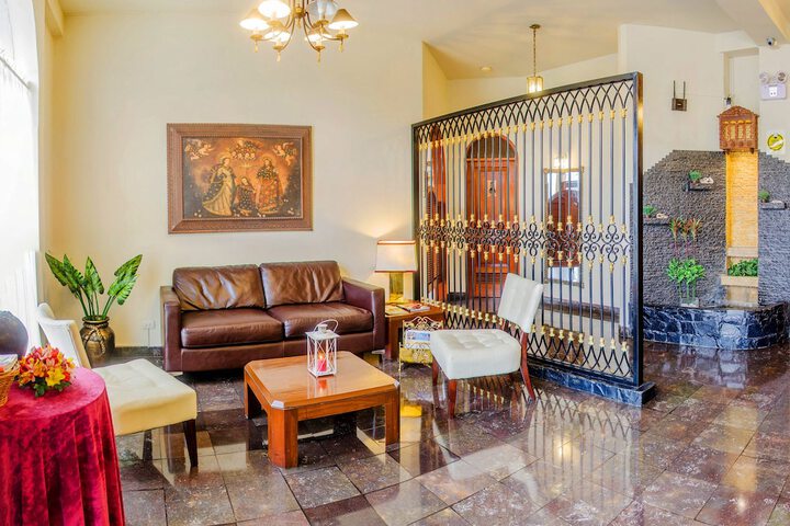 Entrance & Lobby