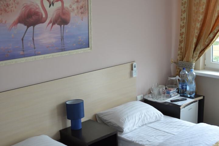 Room 4 of 33