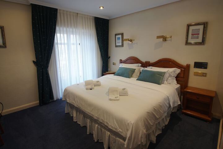 Room 6 of 14