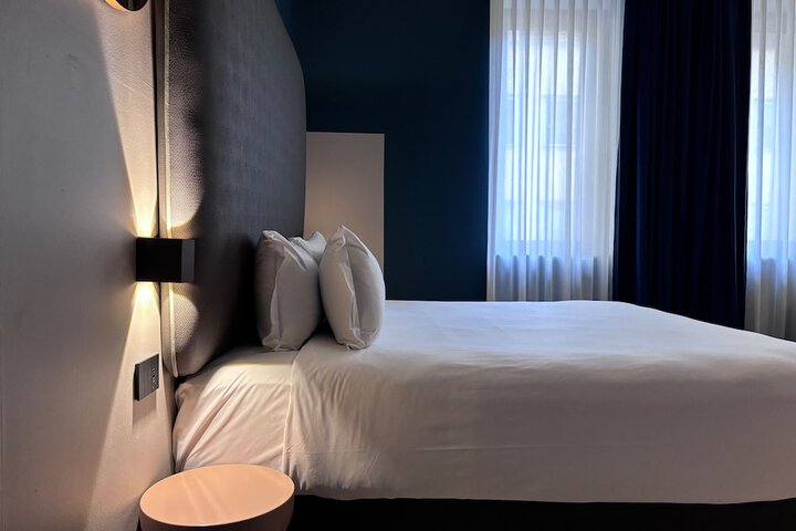 Room 11 of 30