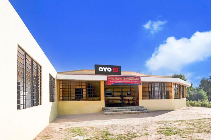 Hotel O Midwaytreat Burhanpur