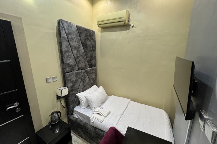 Room 8 of 50