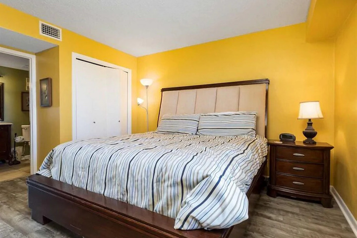 Room 2 of 10