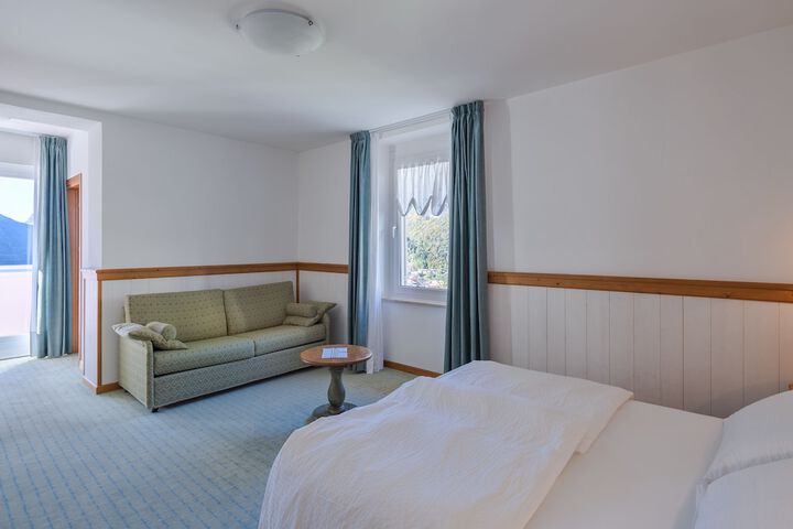 Room 3 of 43