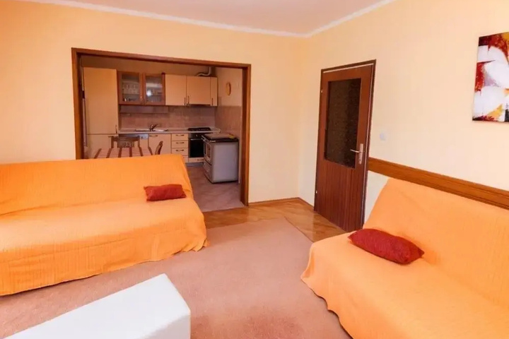 Room 5 of 16