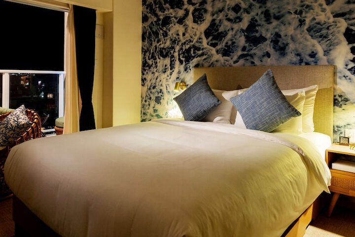 Room 19 of 120
