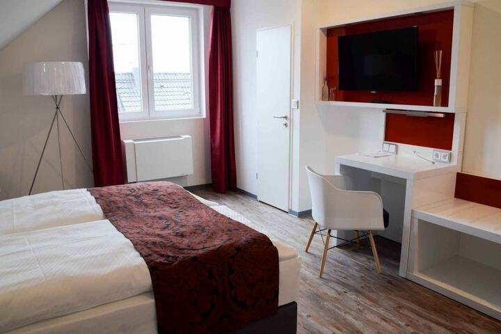 Room 8 of 32