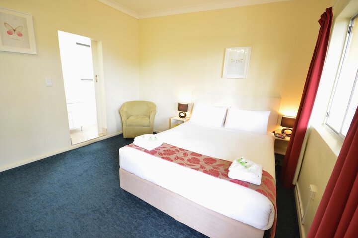 Room 15 of 102