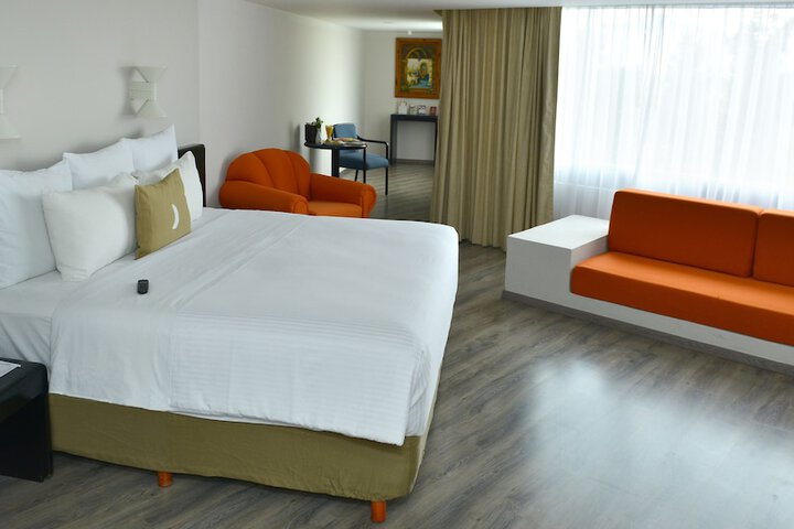 Room 18 of 221