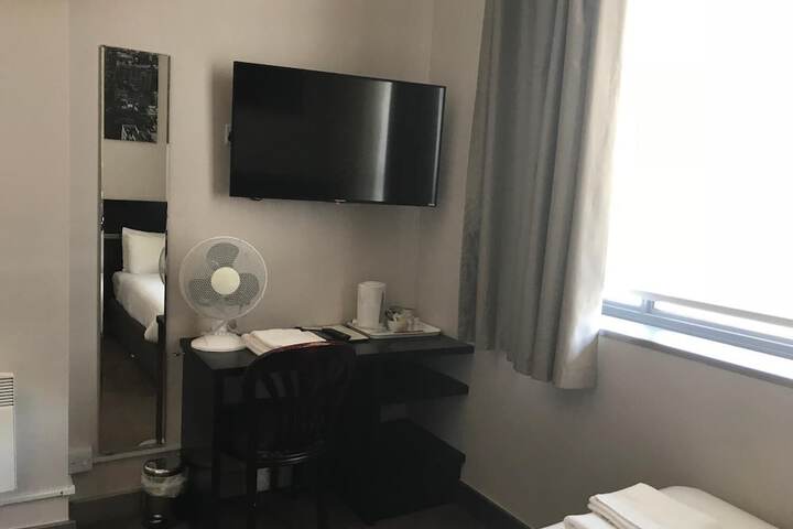 Room 6 of 29