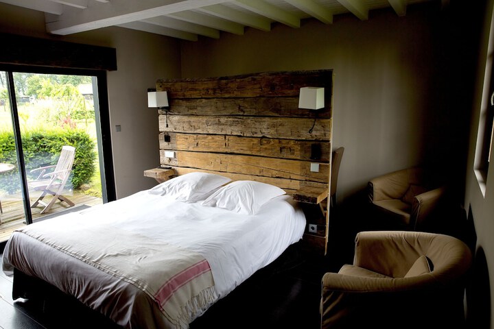 Room 2 of 11