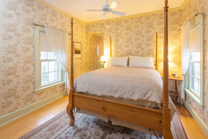 Room 4 of 63