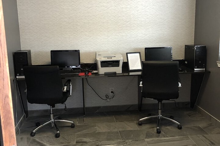 Business Center 75 of 90