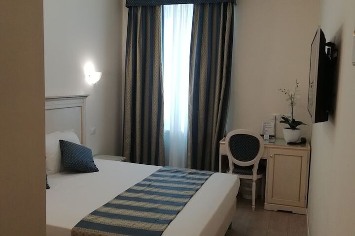Room 12 of 41